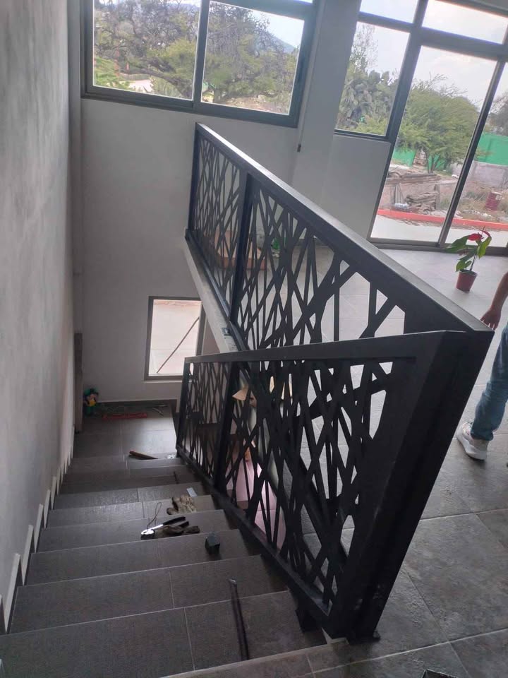 Instalación de celosías metálicas en Acapulco